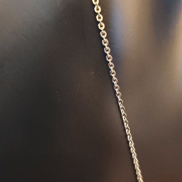 Silver tone necklace with heart pendant - Picture 5 of 7